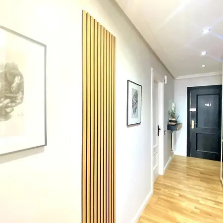 Bajo Con Impresionante Terraza Apartment *